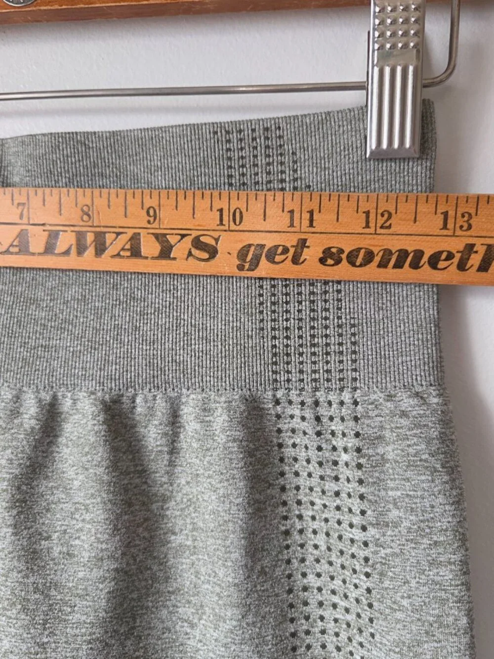 EUC LIKE NEW BUTT LIFTING LEGGINGS WORKOUT SIZE L